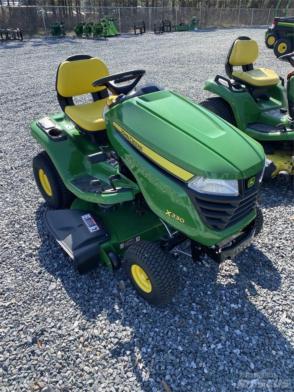 John Deere X330 Kompakttraktorid