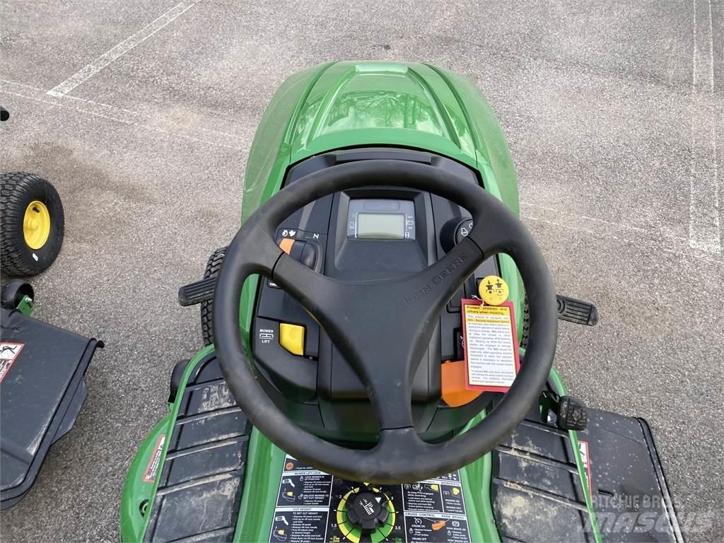 John Deere X330 Kompakttraktorid