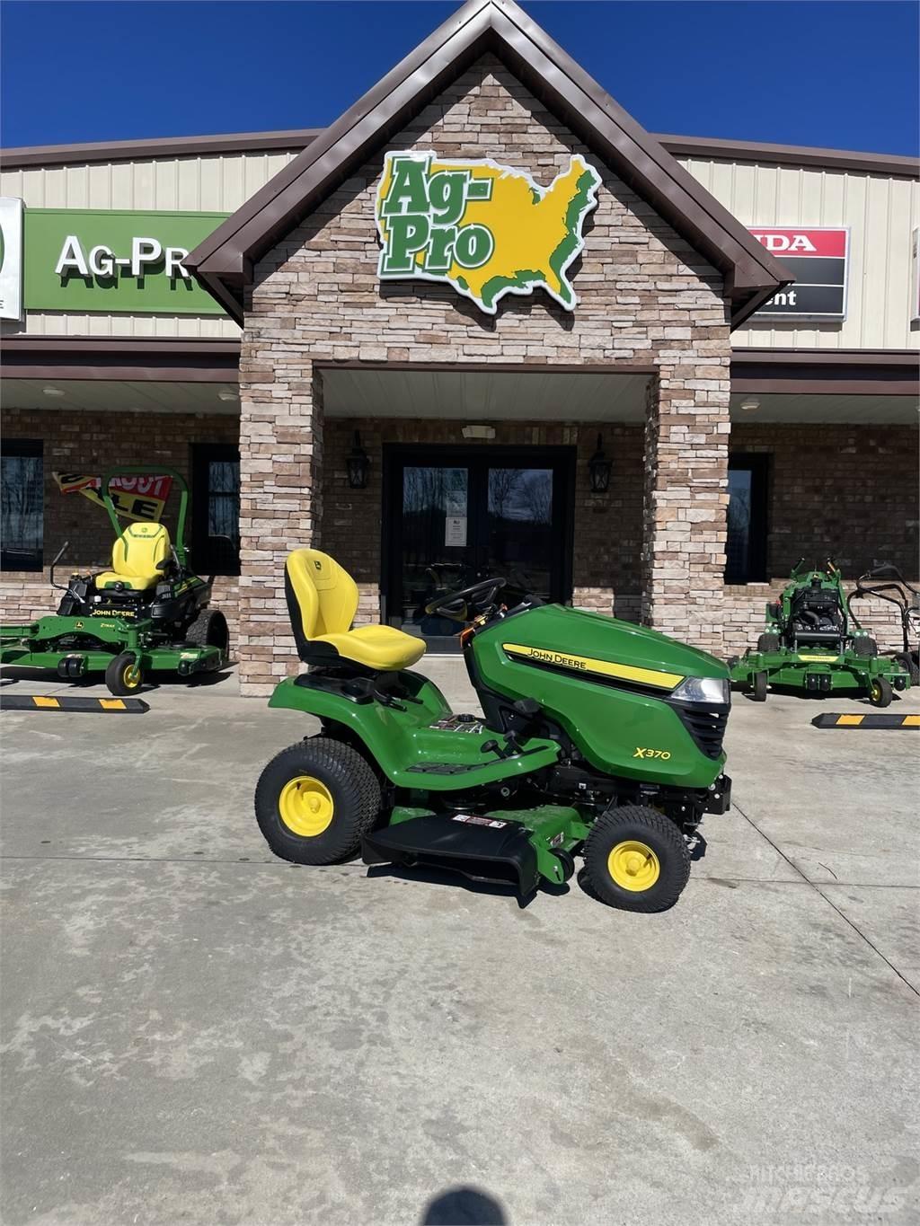 John Deere X370 Kompakttraktorid
