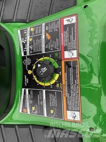 John Deere X370 Kompakttraktorid