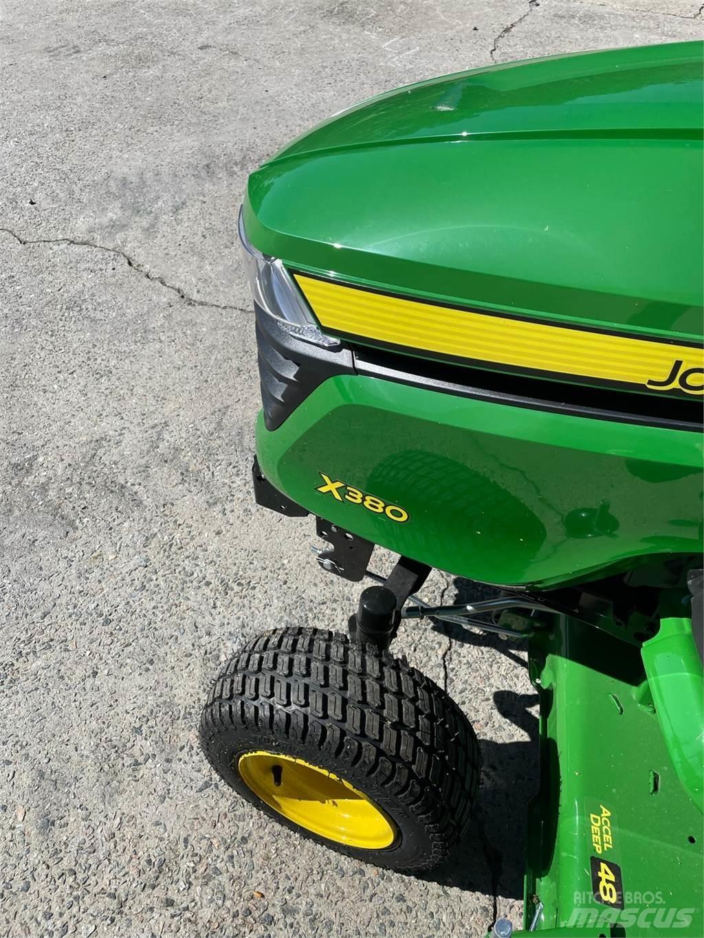 John Deere X380 Kompakttraktorid