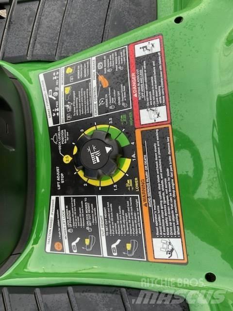John Deere X380 Kompakttraktorid