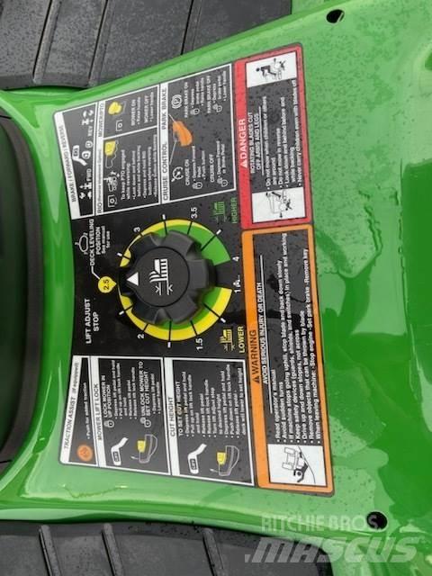 John Deere X380 Kompakttraktorid
