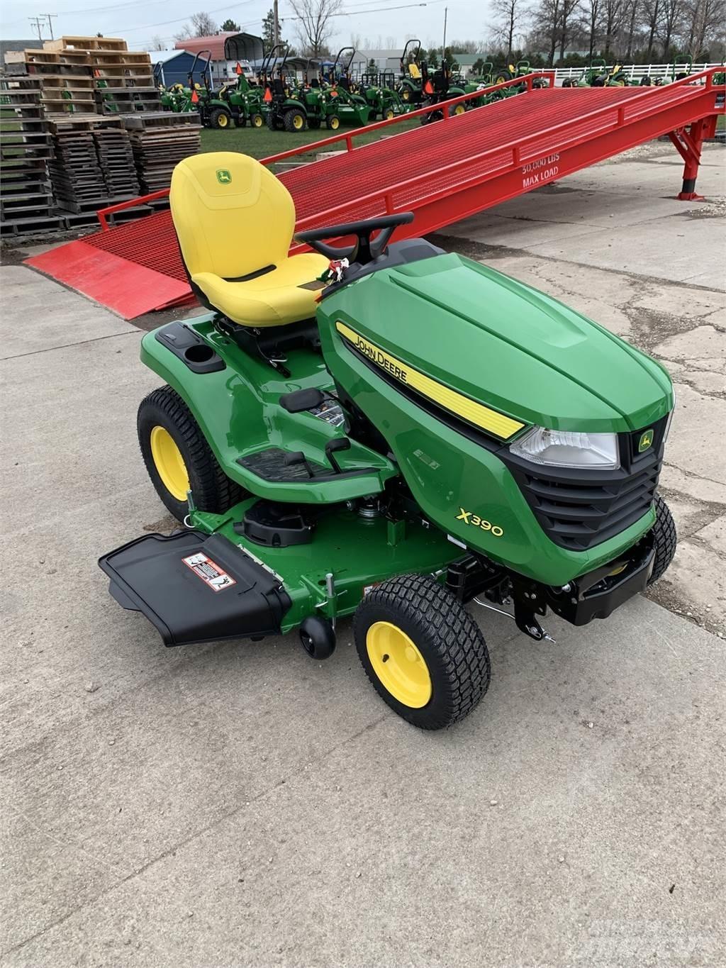 John Deere X390 Kompakttraktorid