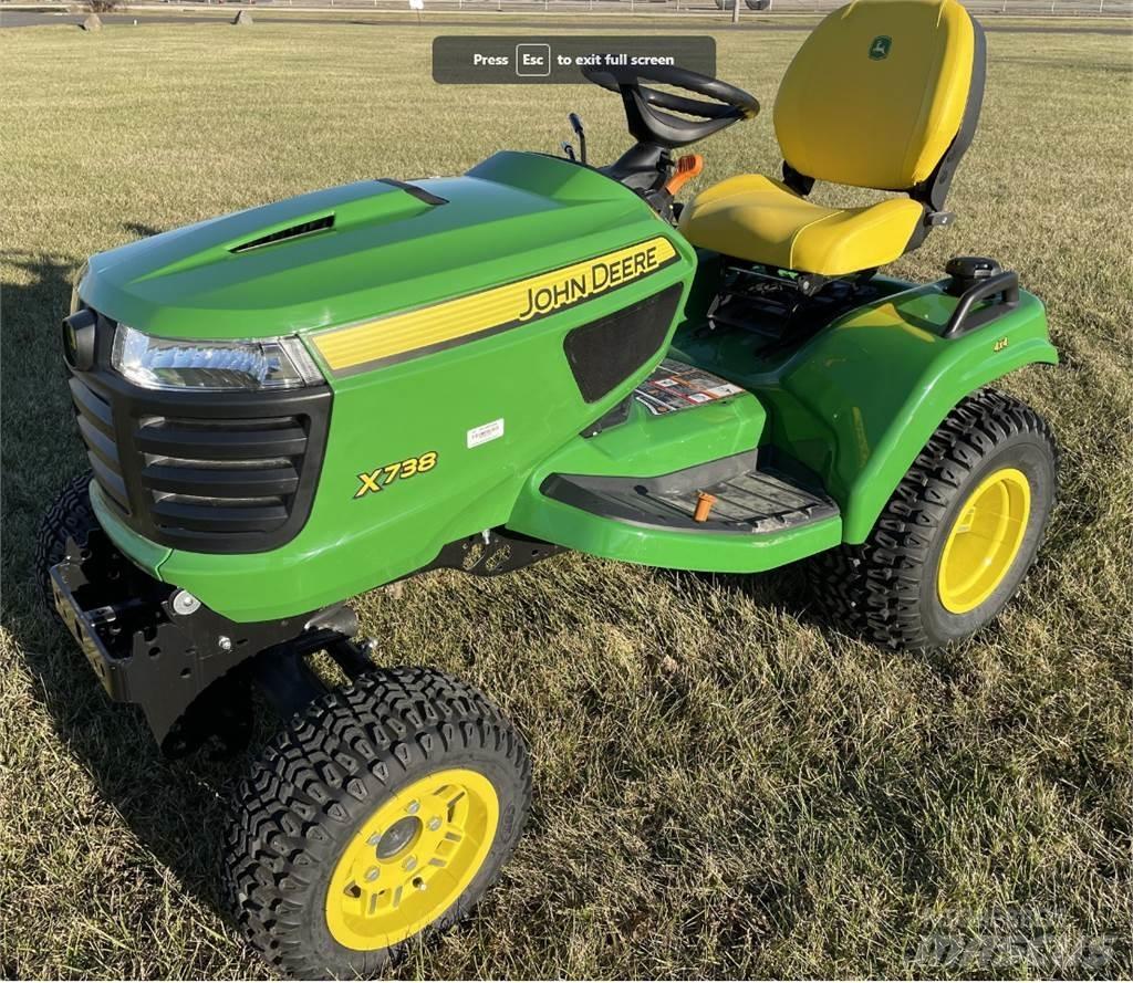 John Deere X738 Kompakttraktorid