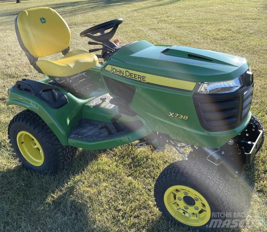 John Deere X738 Kompakttraktorid