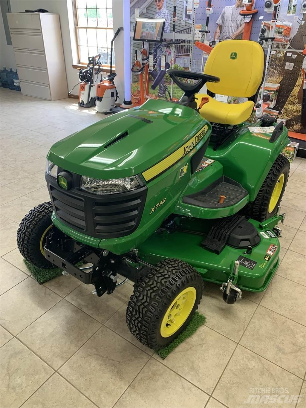 John Deere X738 Kompakttraktorid
