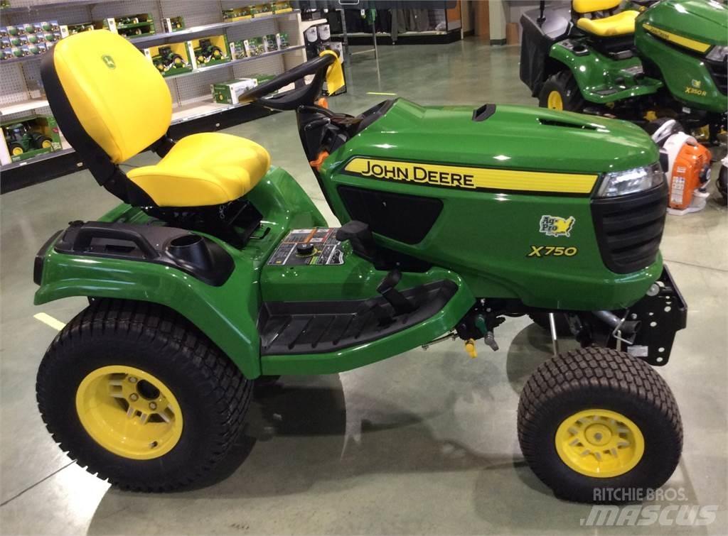 John Deere X750 Kompakttraktorid