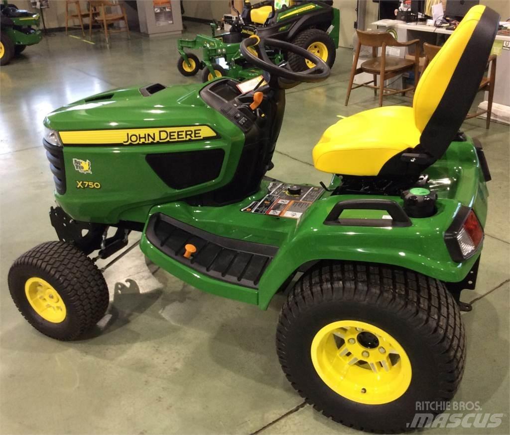 John Deere X750 Kompakttraktorid
