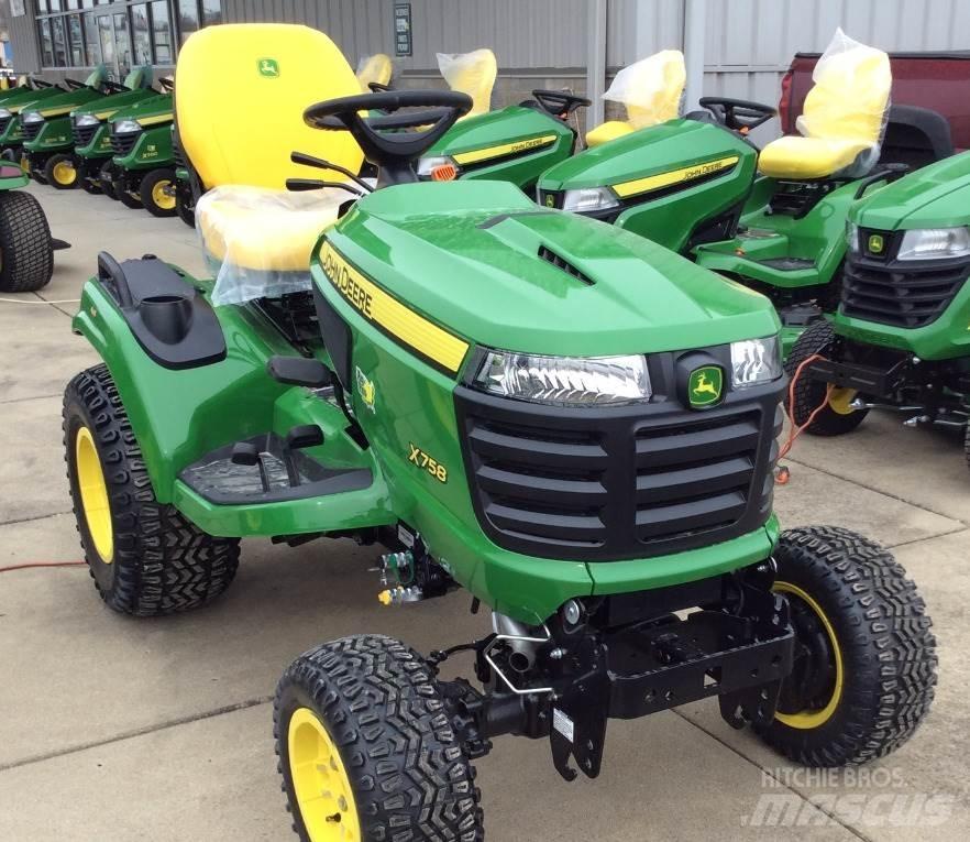 John Deere X758 Kompakttraktorid