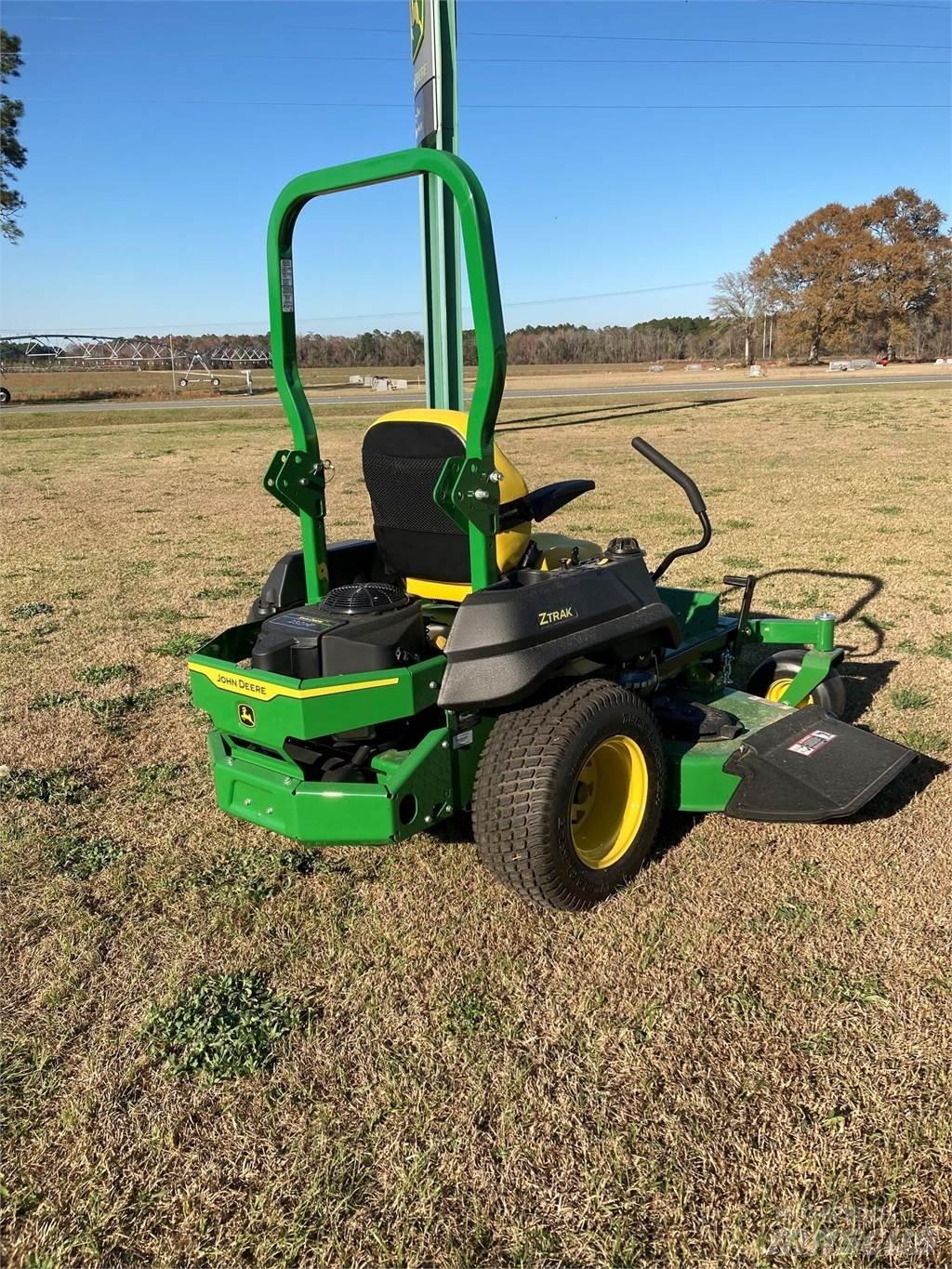 John Deere Z720E 0 - pöörderaadiuse niidukid