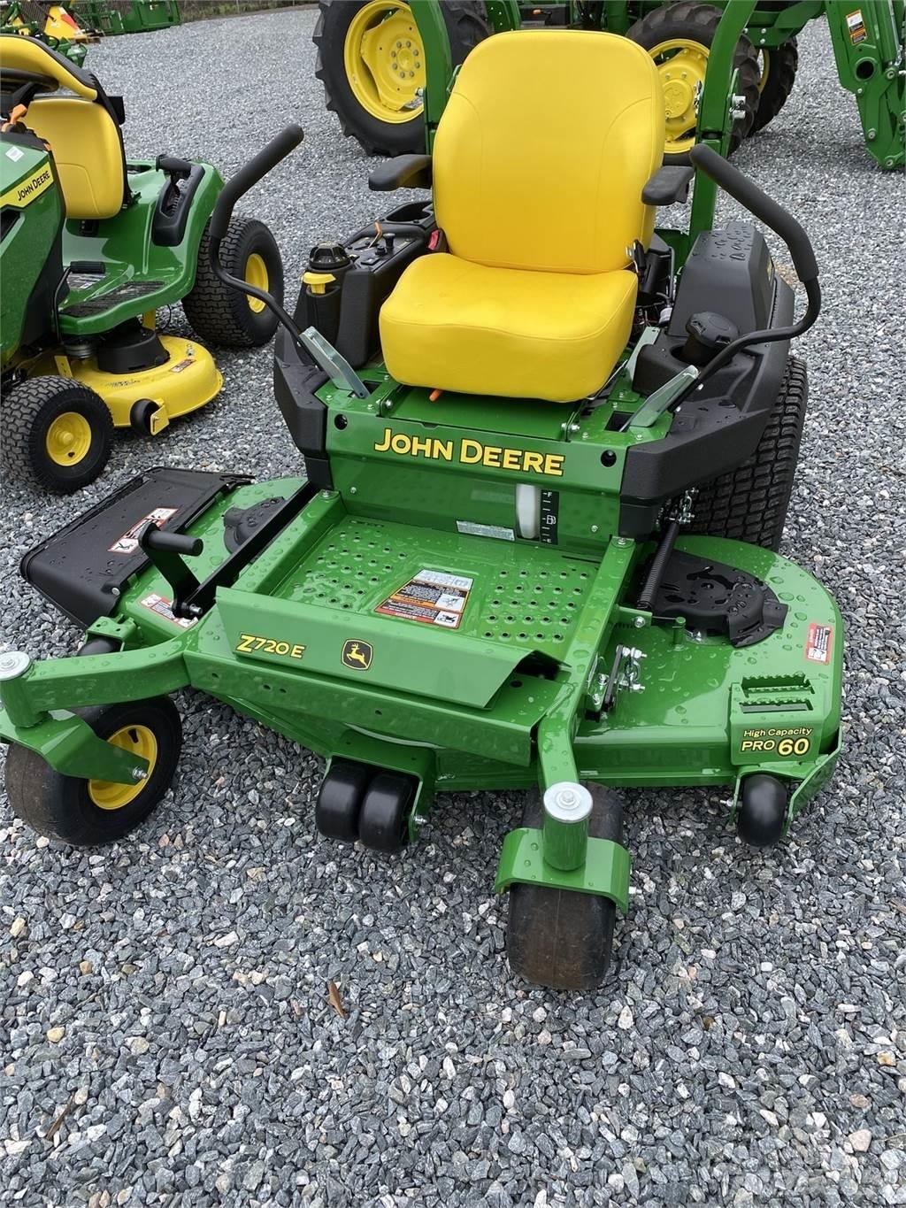John Deere Z720E 0 - pöörderaadiuse niidukid