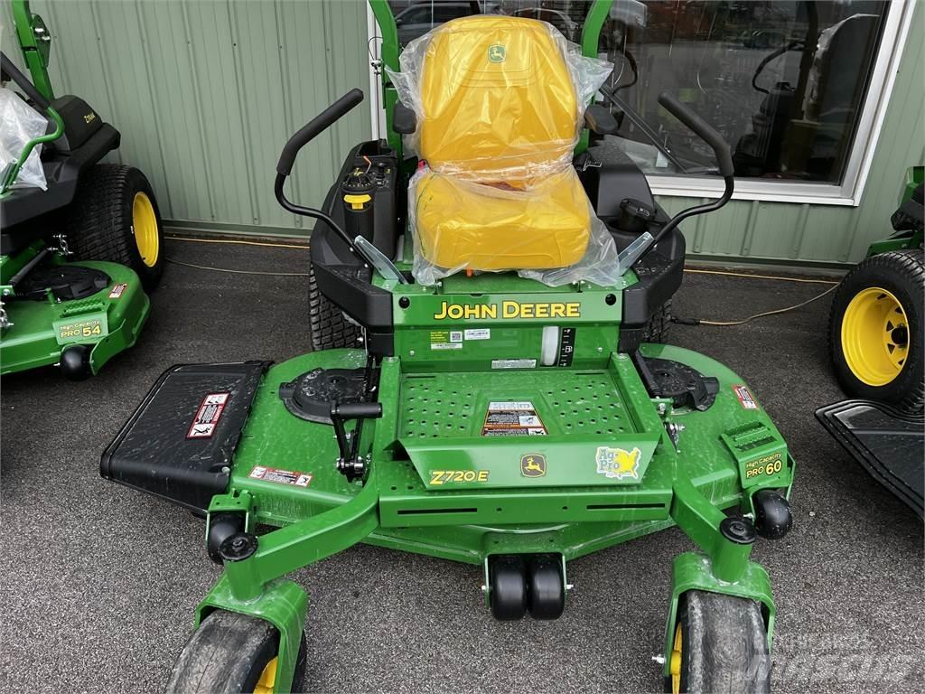 John Deere Z720E 0 - pöörderaadiuse niidukid