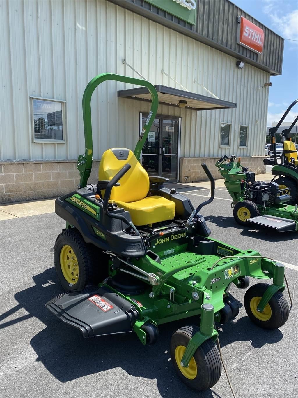 John Deere Z920M 0 - pöörderaadiuse niidukid