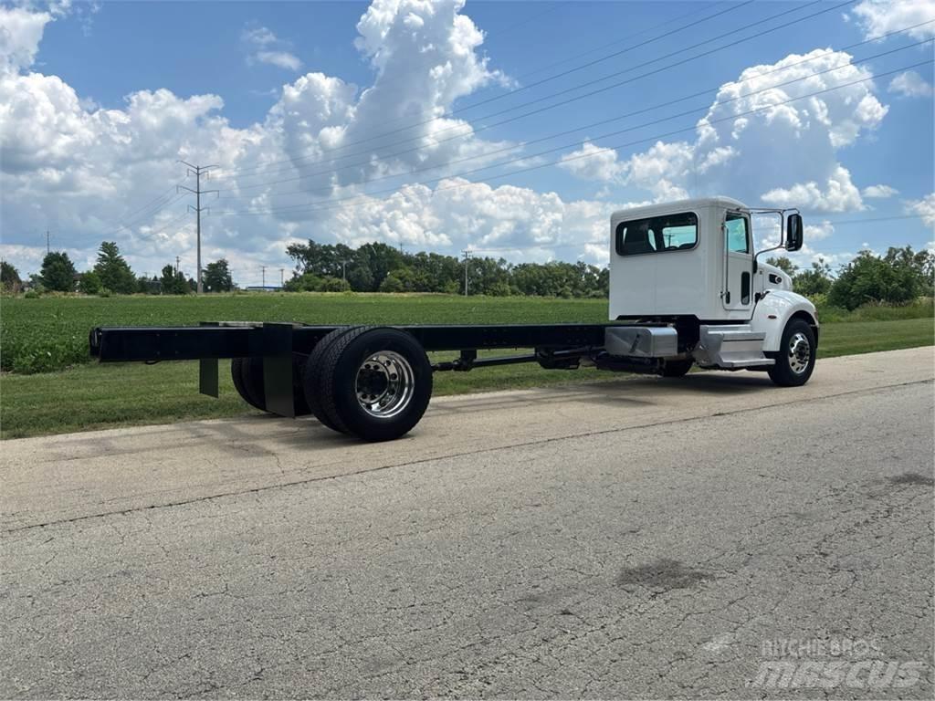 Peterbilt 337 Raamautod