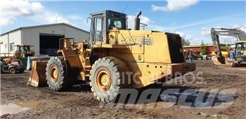CASE 921 B Rataslaadurid