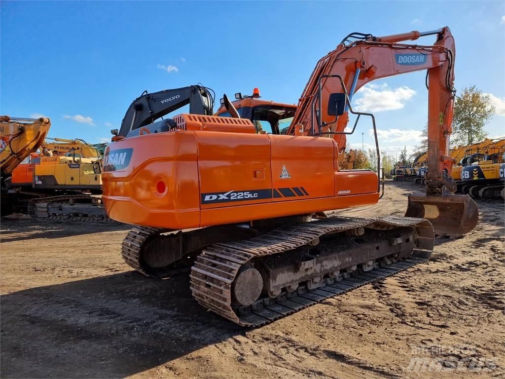 Doosan DX 225LC-3 Roomikekskavaatorid