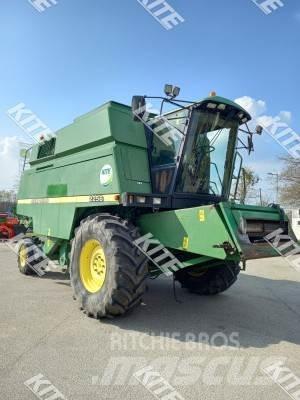 John Deere 2256 2WD Teraviljakombainid