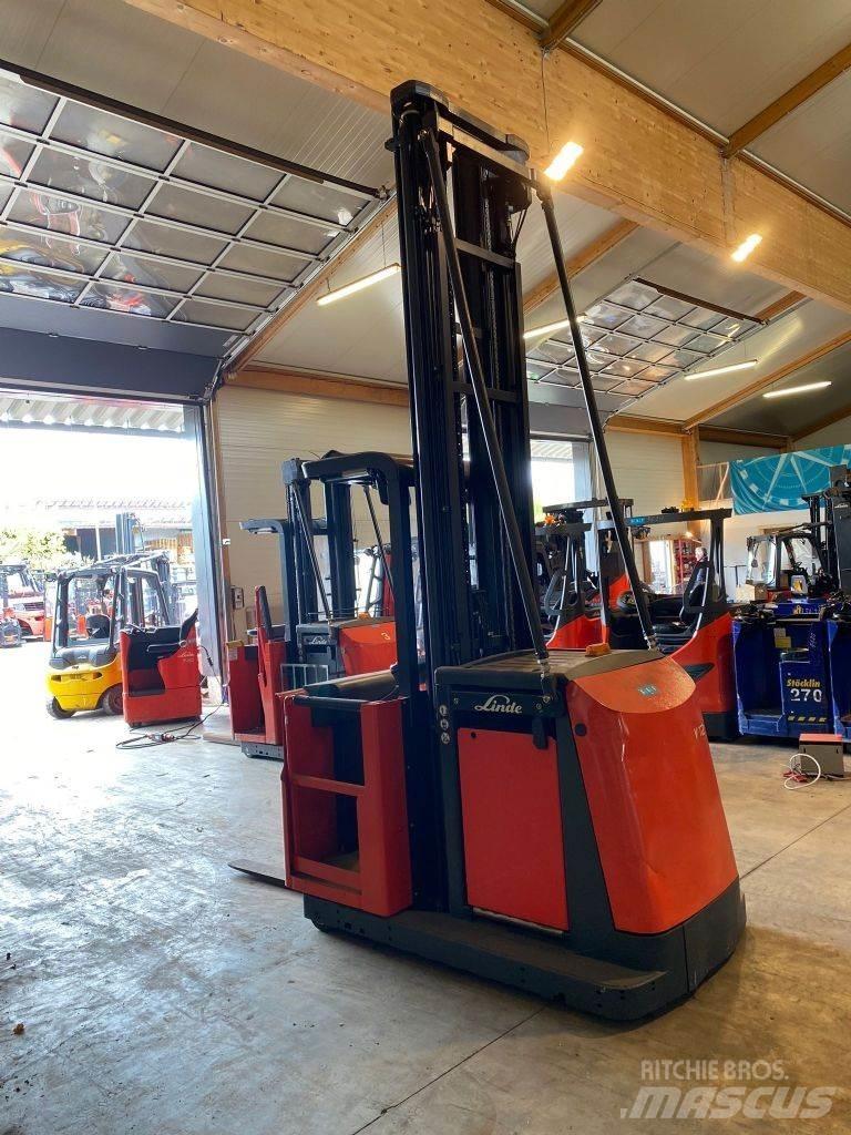 Linde V 12-02 Kõrged komplekteerimistõstukid