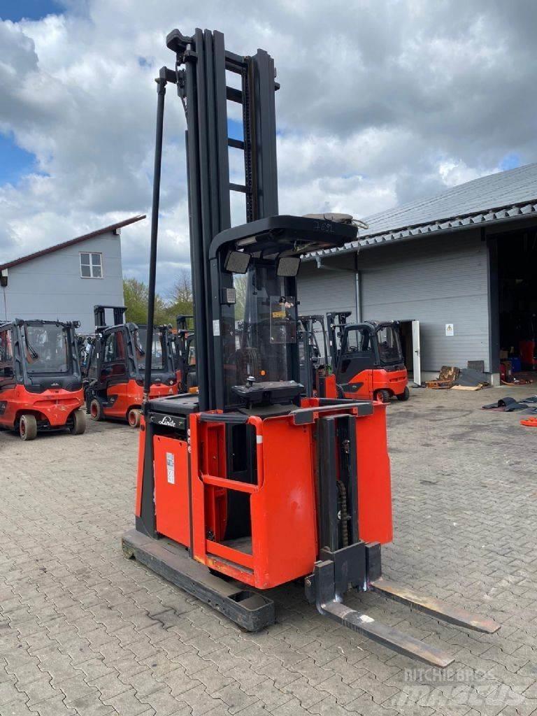 Linde V 12-02 Kõrged komplekteerimistõstukid