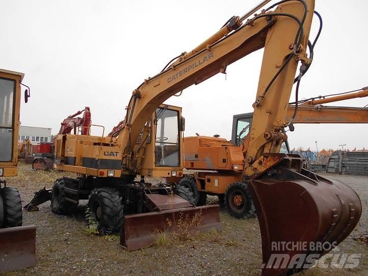 CAT 212B FT Ratasekskavaatorid