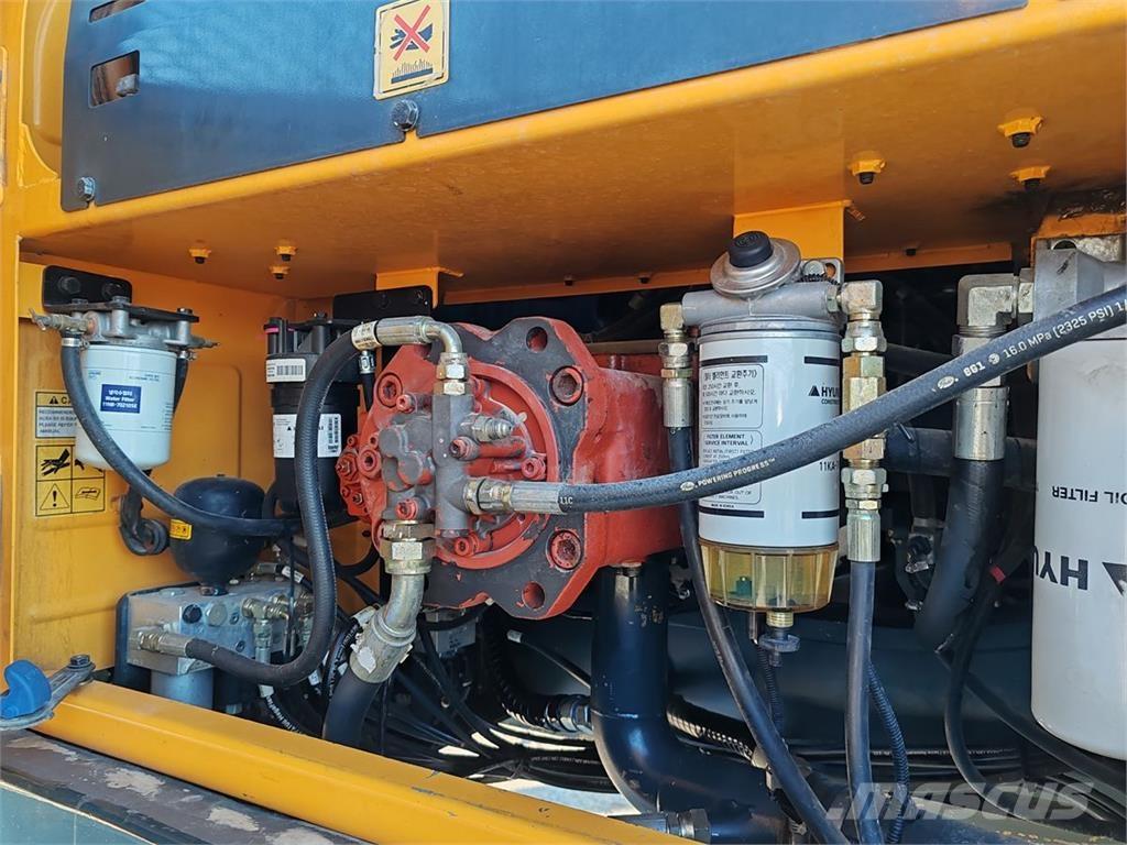 Hyundai HX330L Roomikekskavaatorid