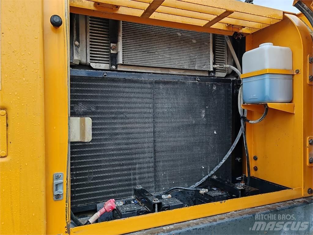 Hyundai R250NLC-7A Roomikekskavaatorid
