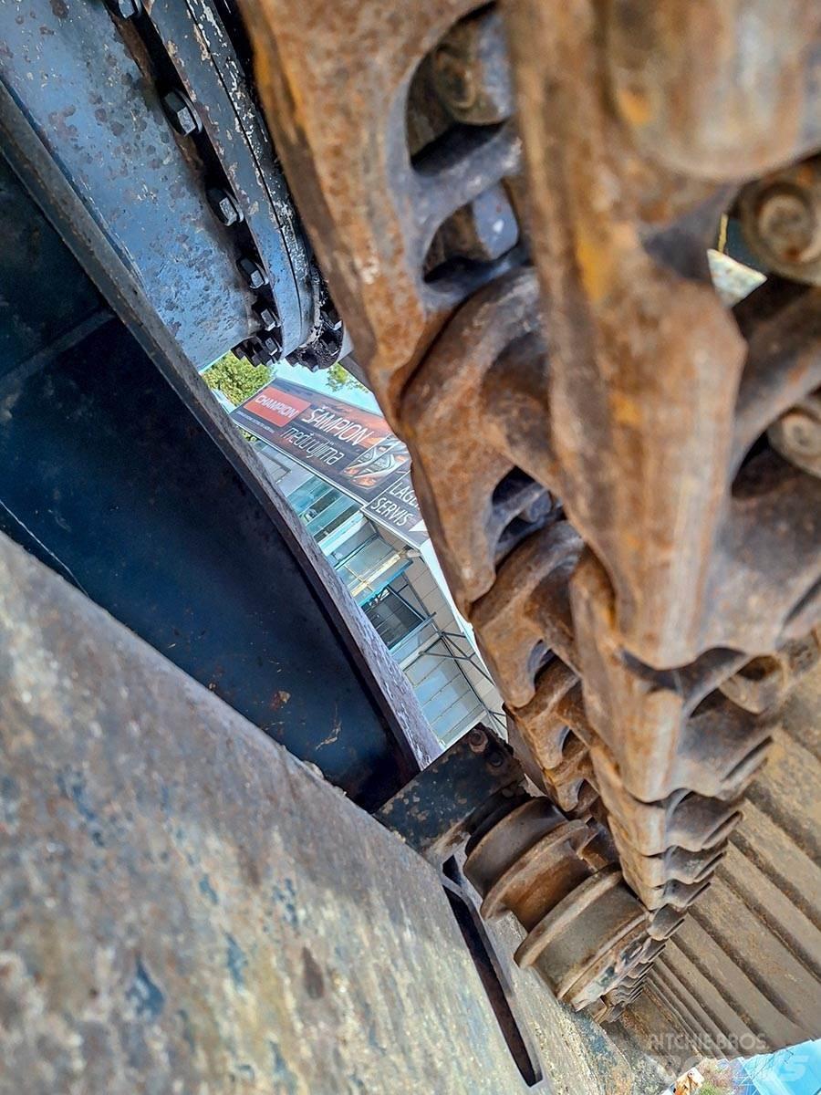 Hyundai R260LC-9A Roomikekskavaatorid