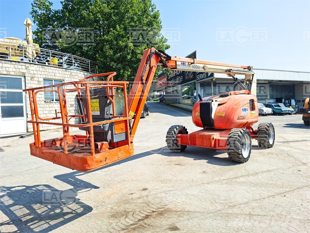 JLG 600AJ Iseliikuvad poomtõstukid