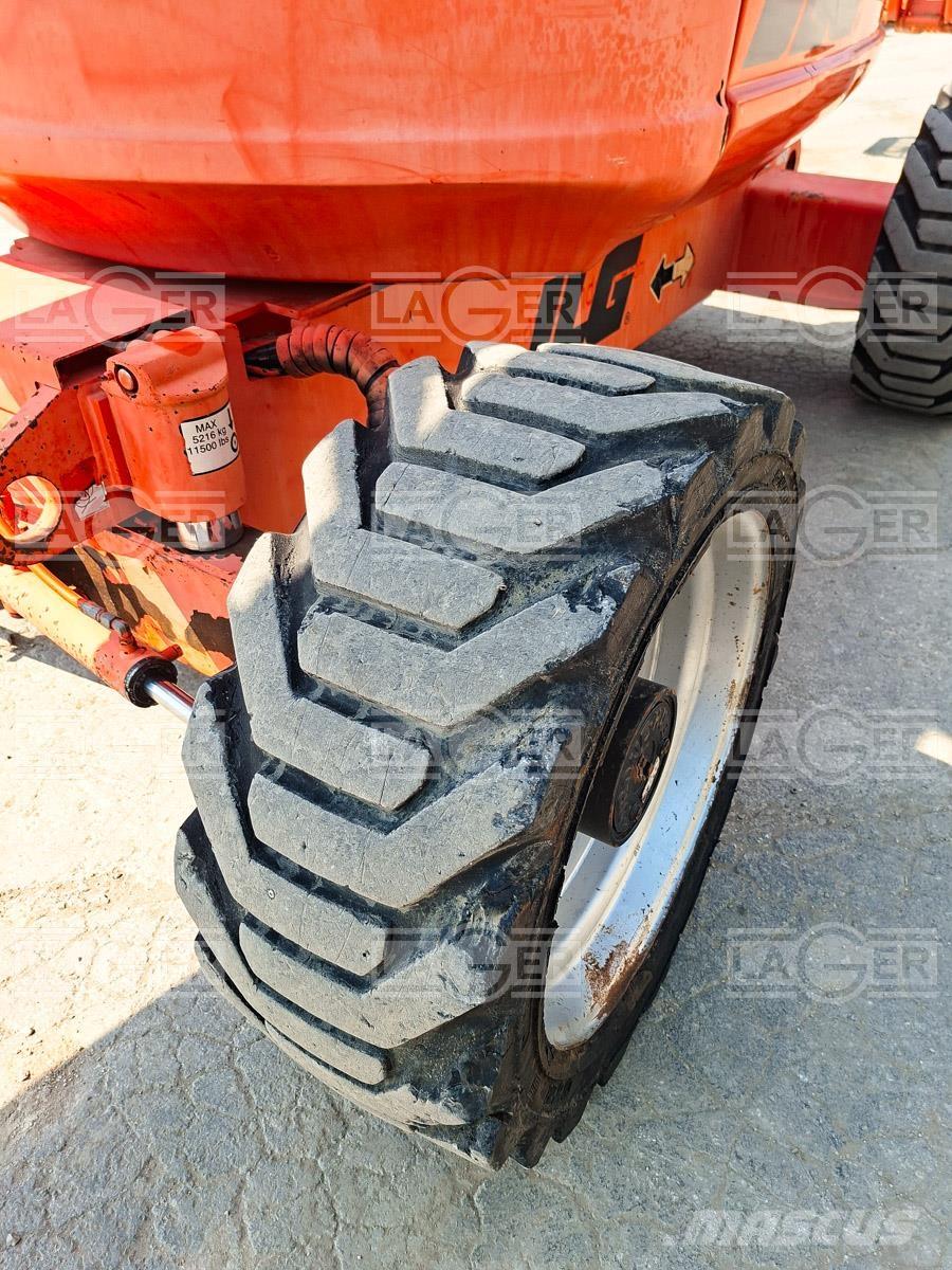 JLG 600AJ Iseliikuvad poomtõstukid