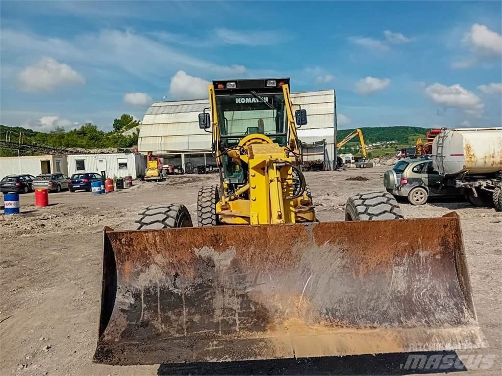 Komatsu GD655-3A Greiderid