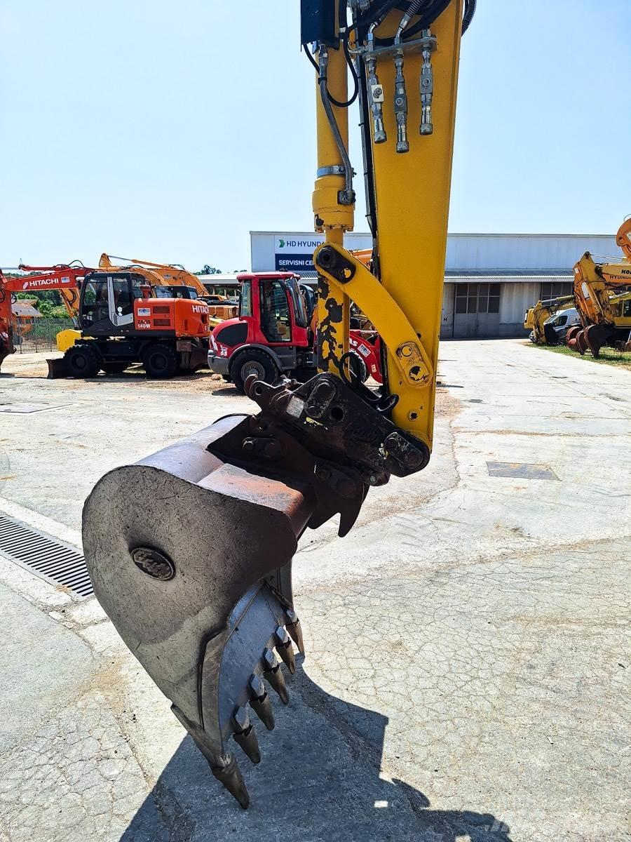 Komatsu PW118MR-8 Ratasekskavaatorid