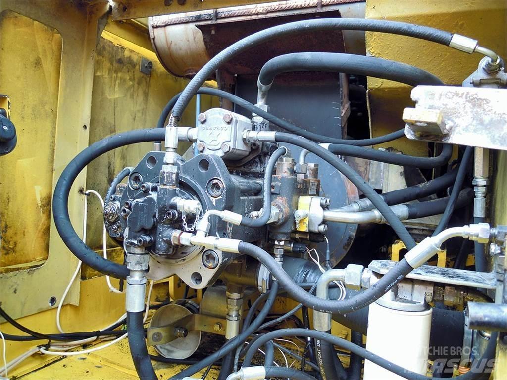 New Holland E305 Roomikekskavaatorid