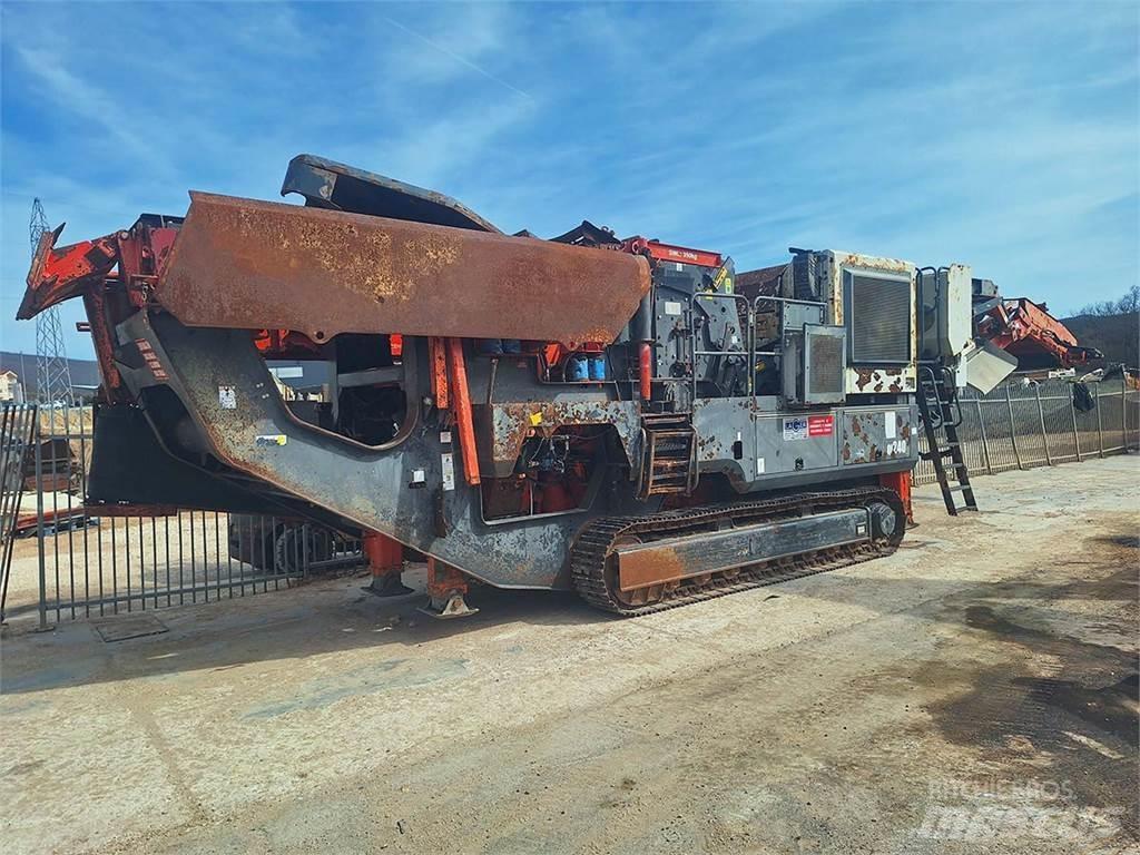 Sandvik QI 240 Iseliikuvad purustid