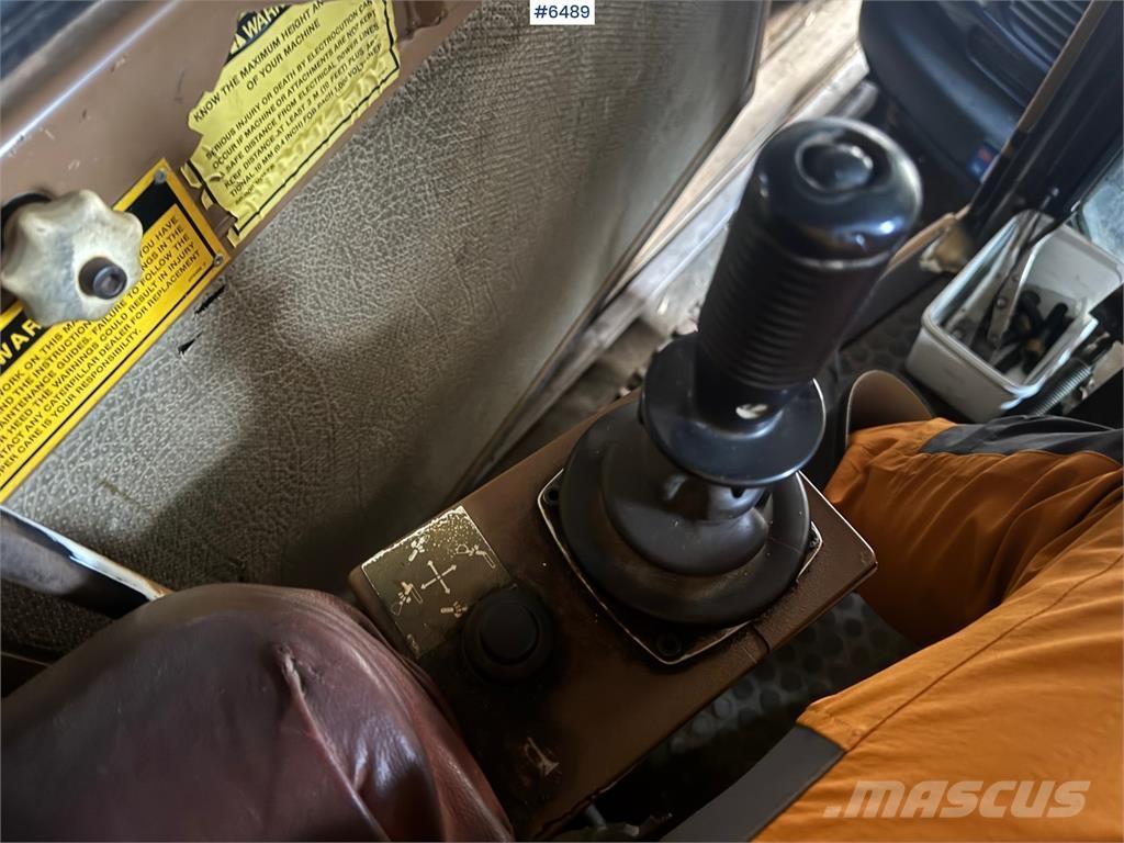 CAT 205 LC Roomikekskavaatorid