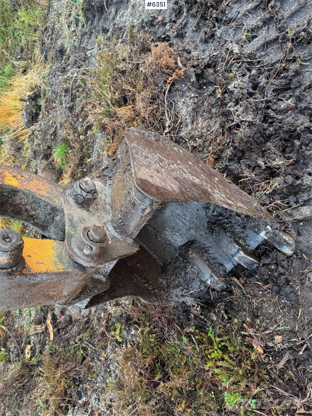 Hanix N 260-2 Roomikekskavaatorid