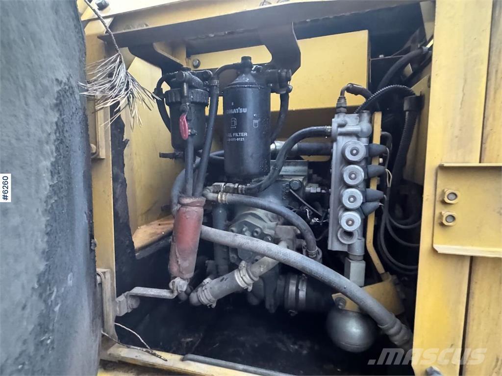 Komatsu PC130-6K Roomikekskavaatorid