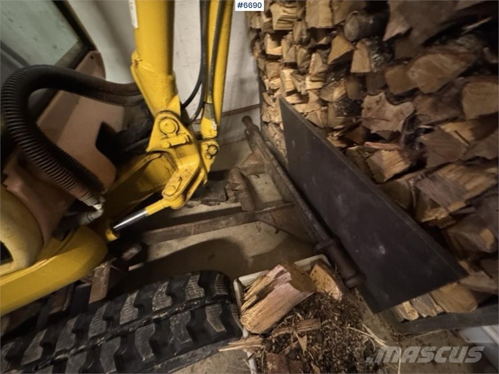 Komatsu PC15R Roomikekskavaatorid