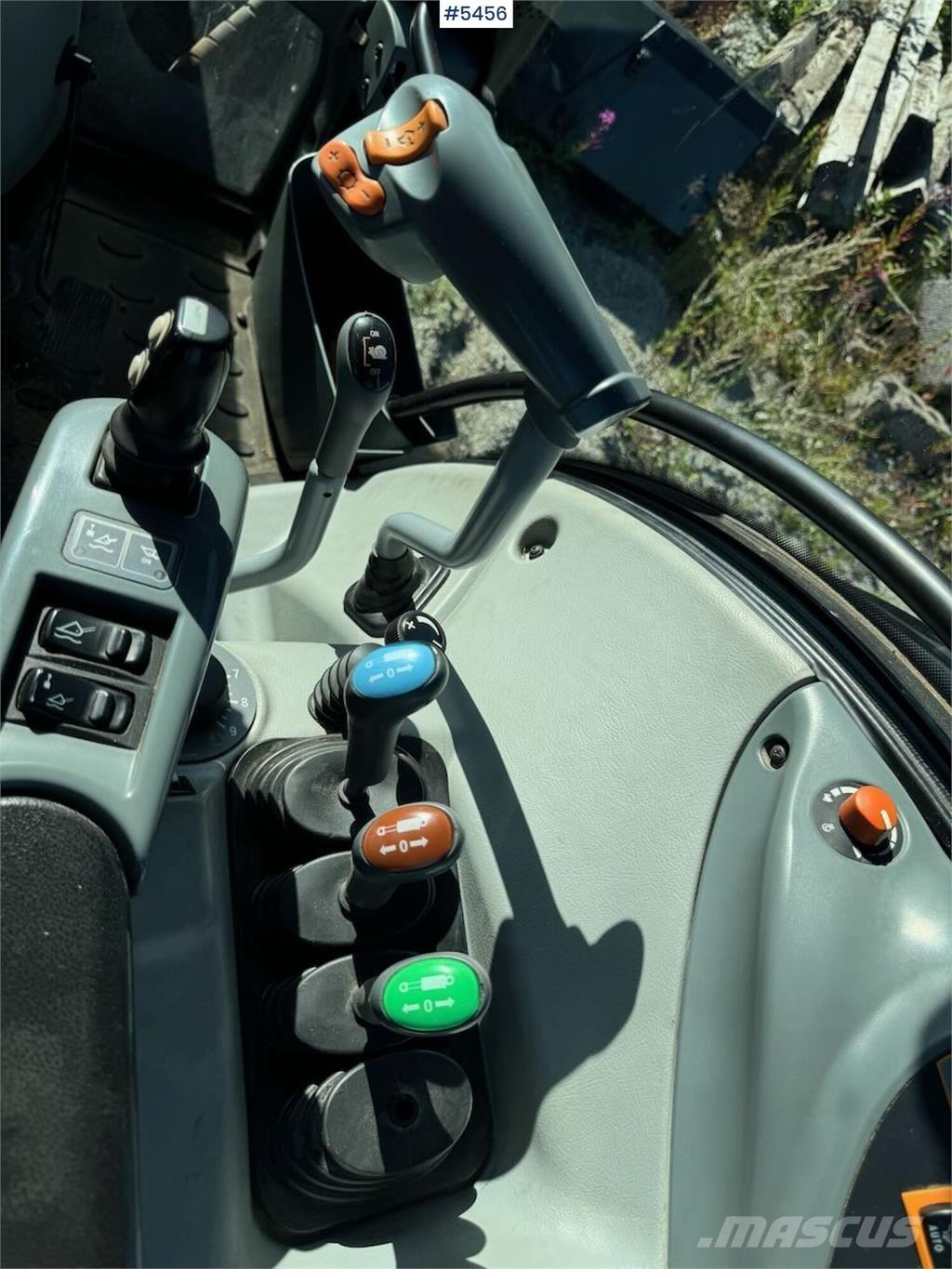 Valtra N123 Traktorid