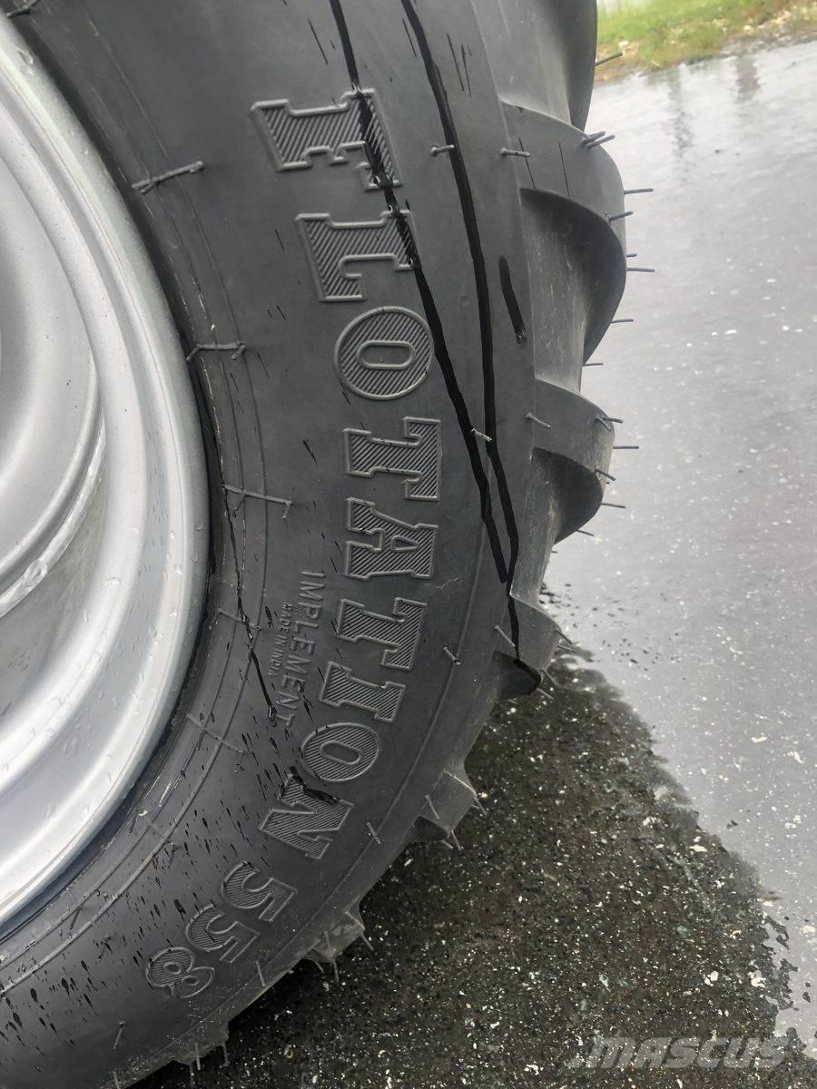 BKT Flotation 558 Rehvid, rattad ja veljed