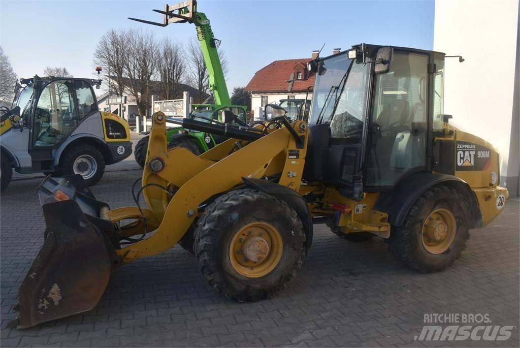 CAT 906M Rataslaadurid