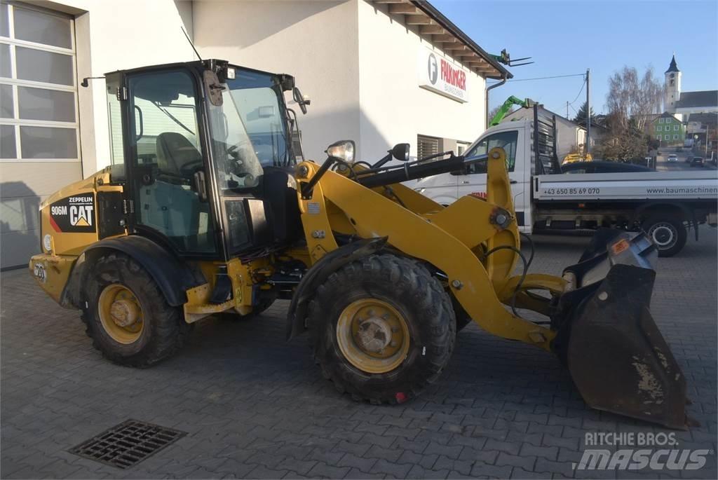 CAT 906M Rataslaadurid
