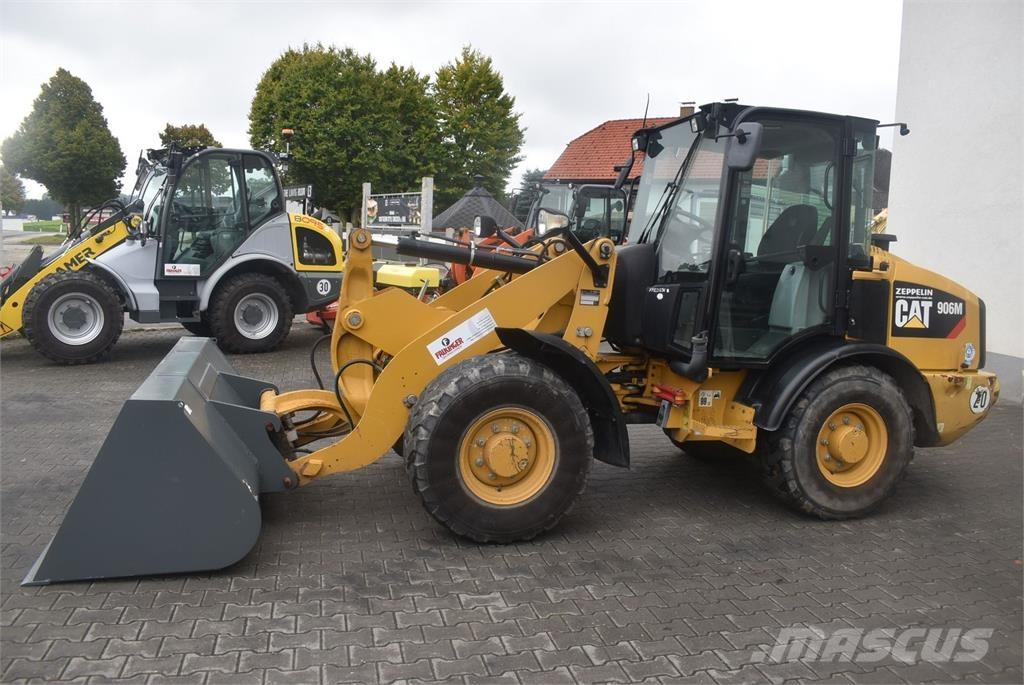 CAT 906M Rataslaadurid