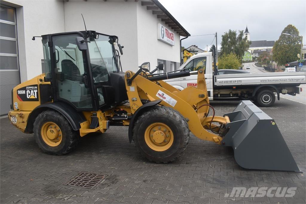 CAT 906M Rataslaadurid