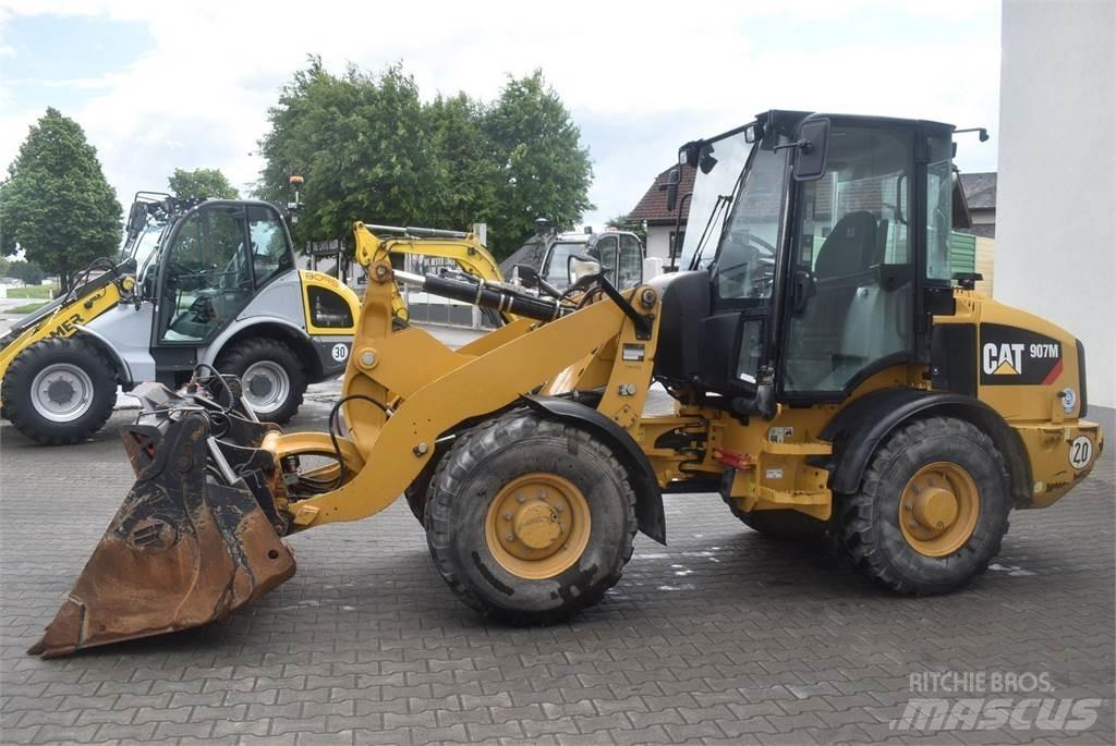 CAT 907M Rataslaadurid