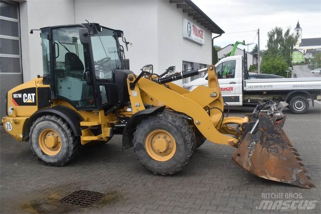 CAT 907M Rataslaadurid