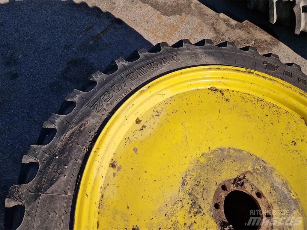 Firestone 230/95R44 Rehvid, rattad ja veljed