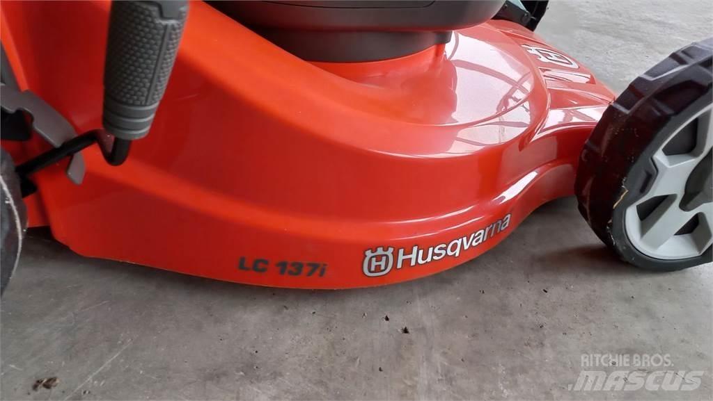 Husqvarna LC 137i Murutraktorid