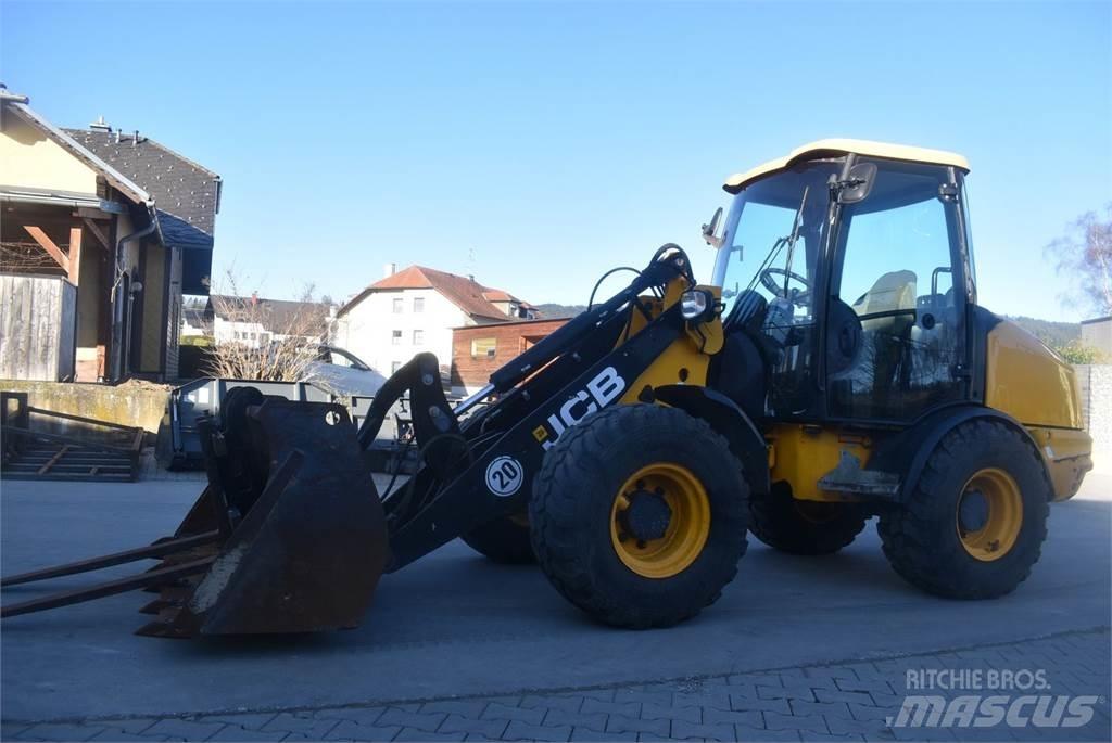 JCB 406 Rataslaadurid