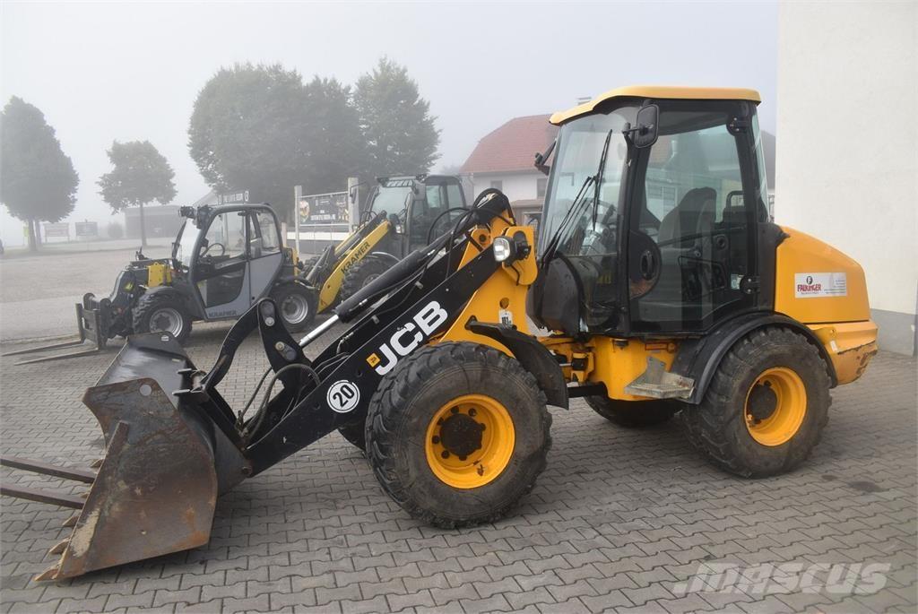 JCB 406 Rataslaadurid
